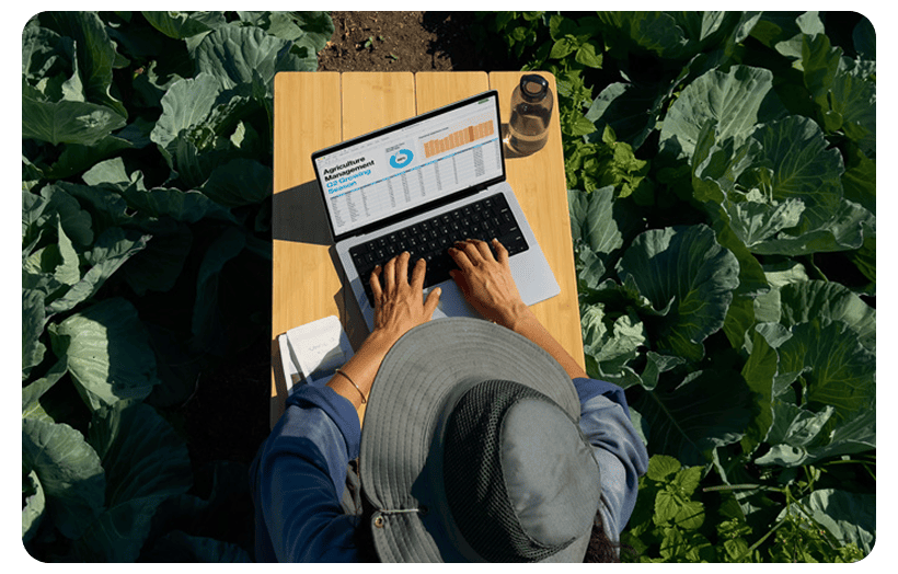 Apple-MacBook-Pro-14-2025-11